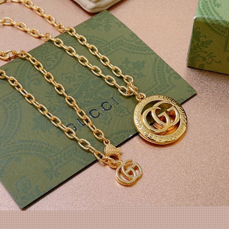 G*u*i necklaces